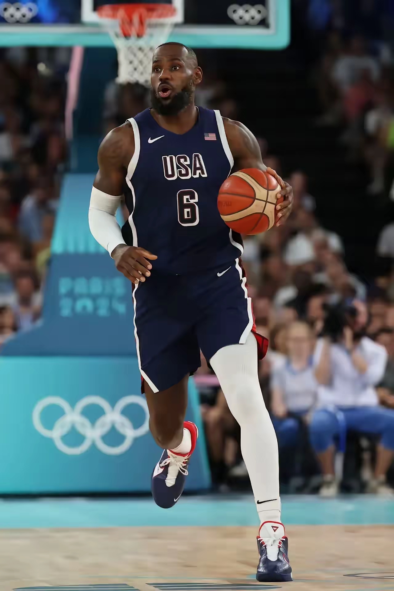 篮球巨星个人精彩表现引发观赏狂潮的简单介绍