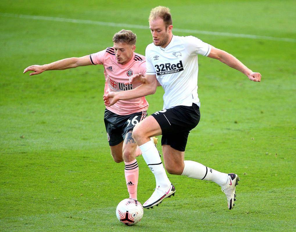 德比郡队在赛场上表现出色，赢得关注