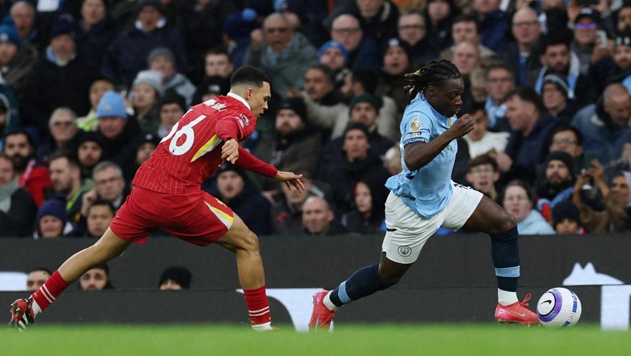 包含曼城与利物浦争夺英超冠军，胜者未定的词条