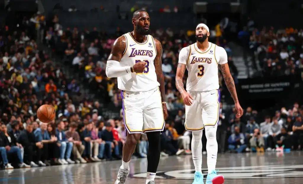 篮网主场大胜湖人取得重要胜利的简单介绍