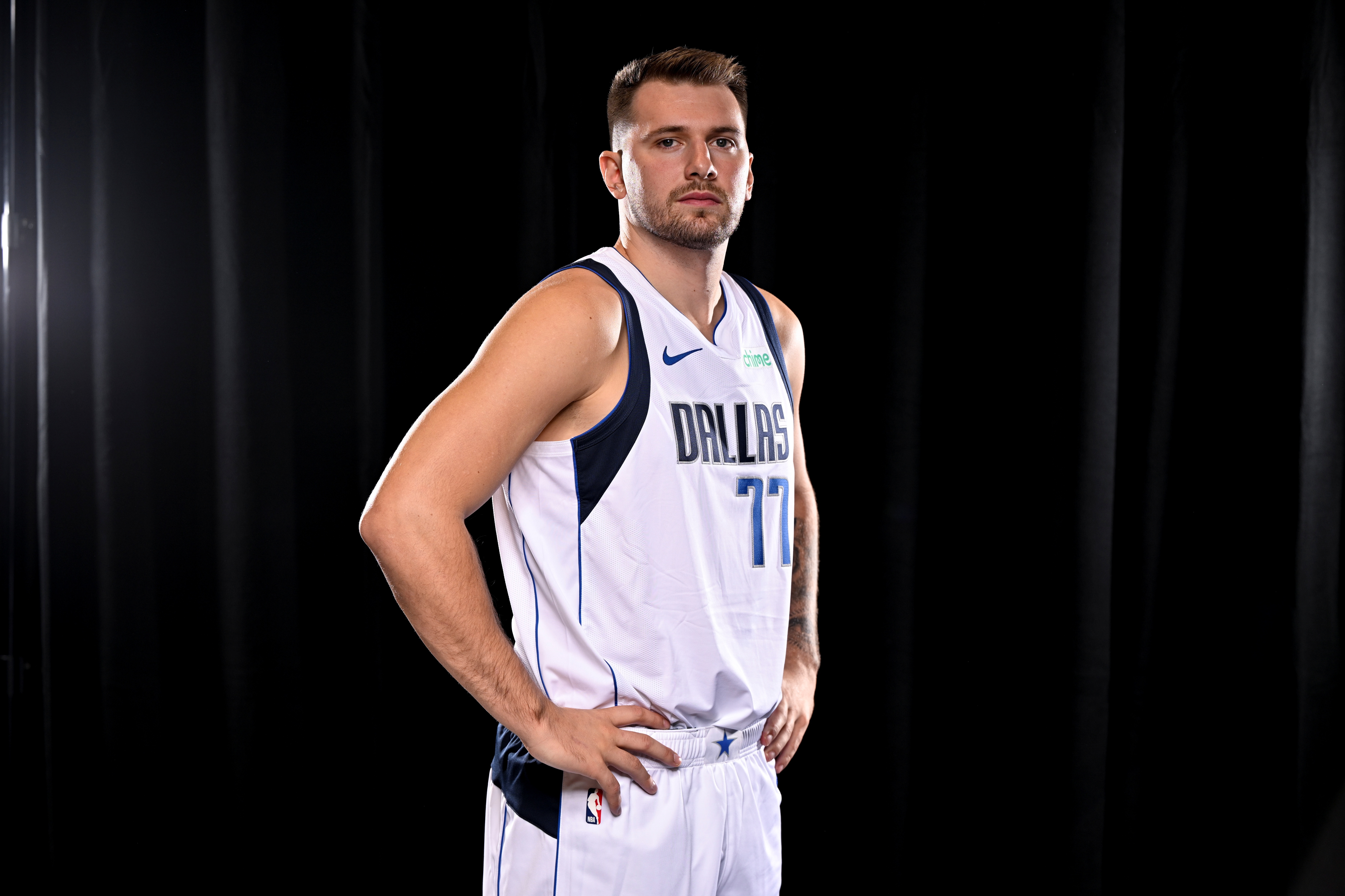 猛龙主场击败独行侠，守住不败纪录