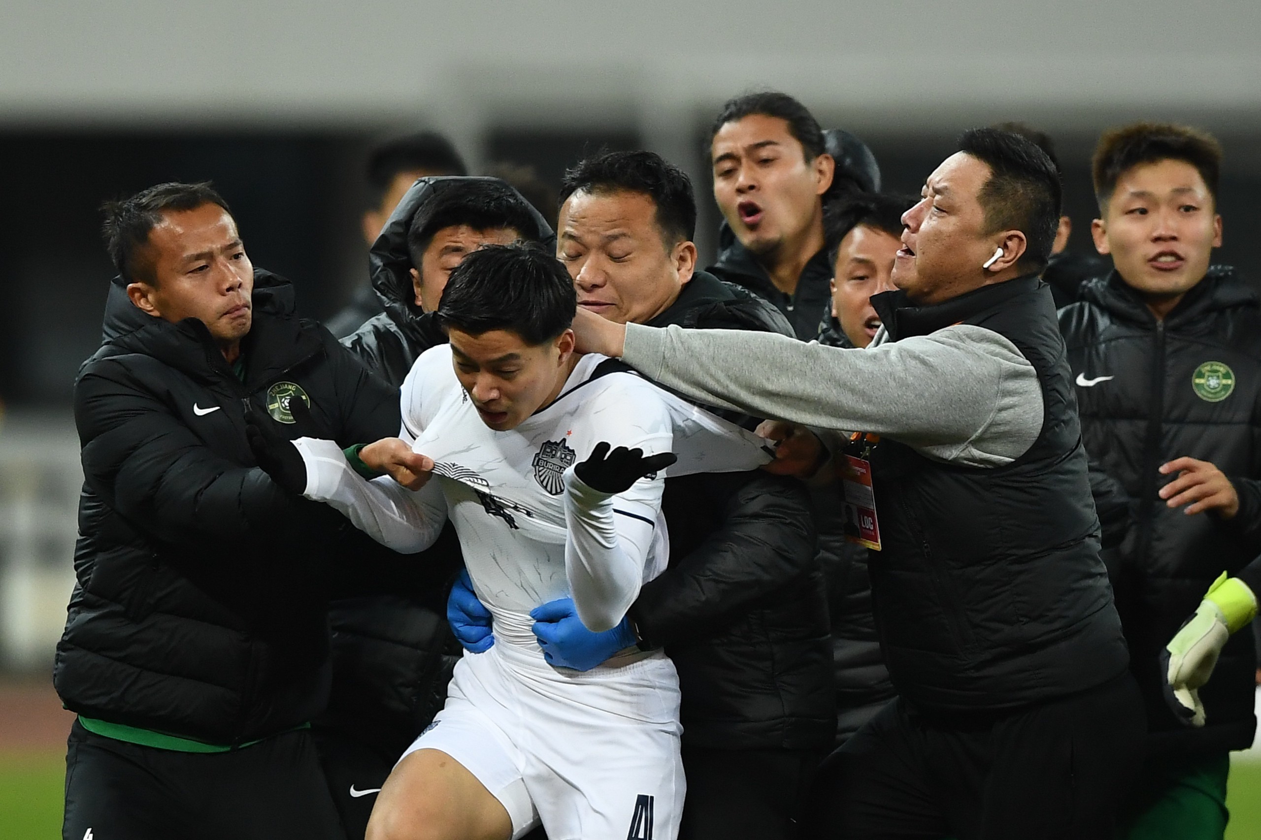 火药味十足：上海申花比与武里南联队战平的简单介绍