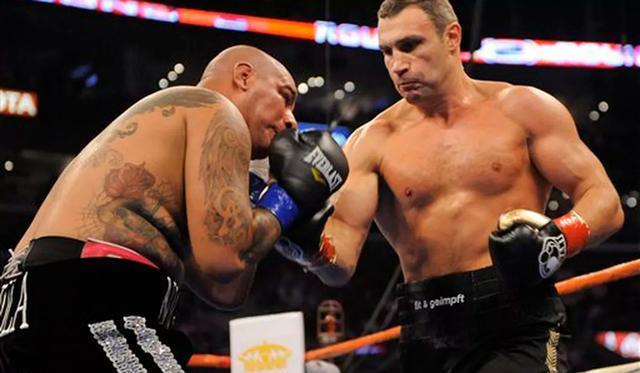 约翰尼继续高抬起脚，战绩保持不败