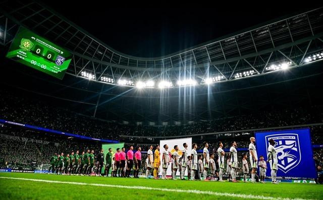 爱游戏网页版-包含中超比赛赛场情绪高涨，悬念不断，球场氛围热烈的词条