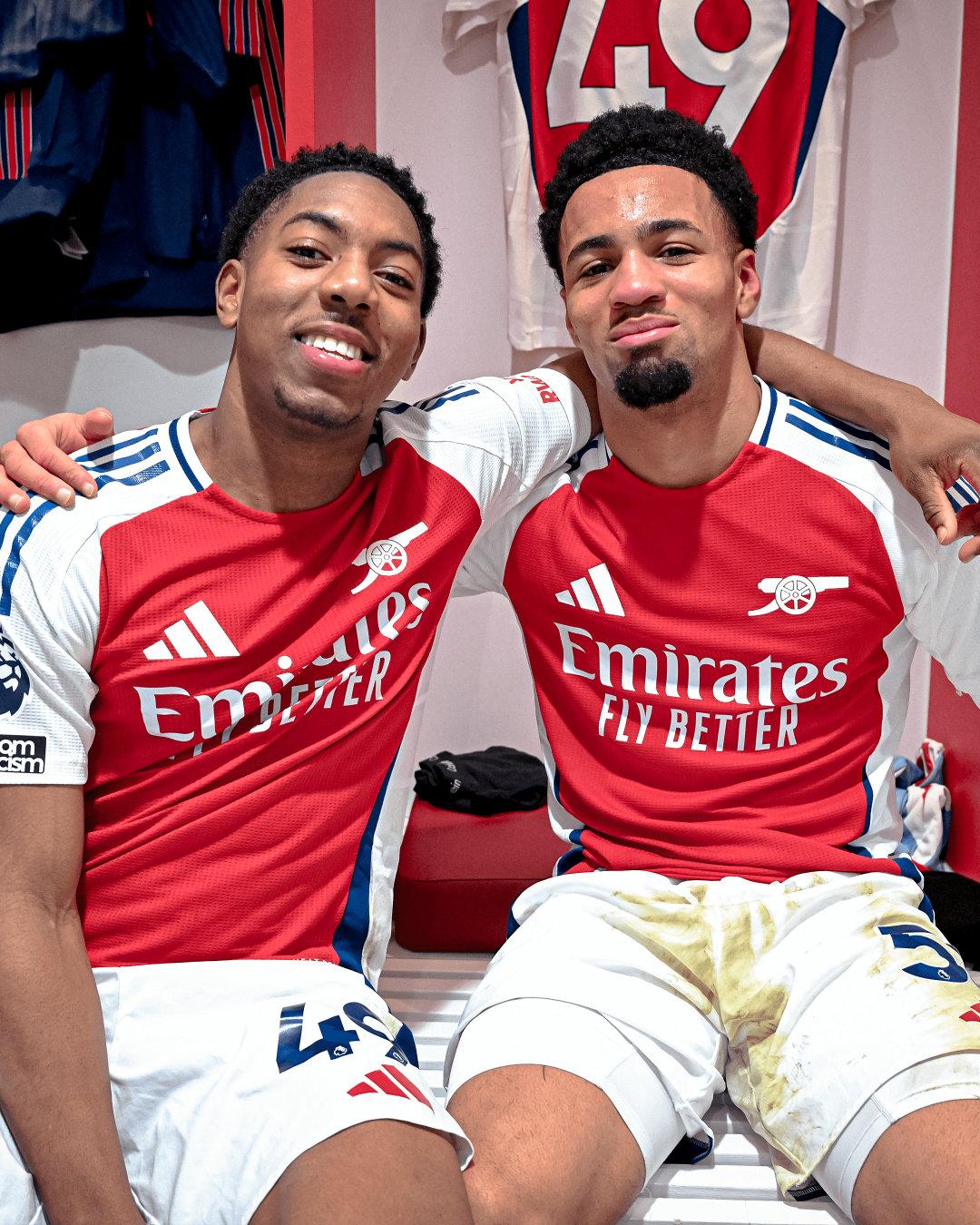 曼联三比一战胜狼队收获英超两连胜